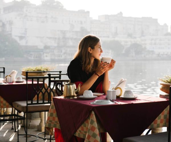 woman-traveller-having-teatime-cafe-udaipur